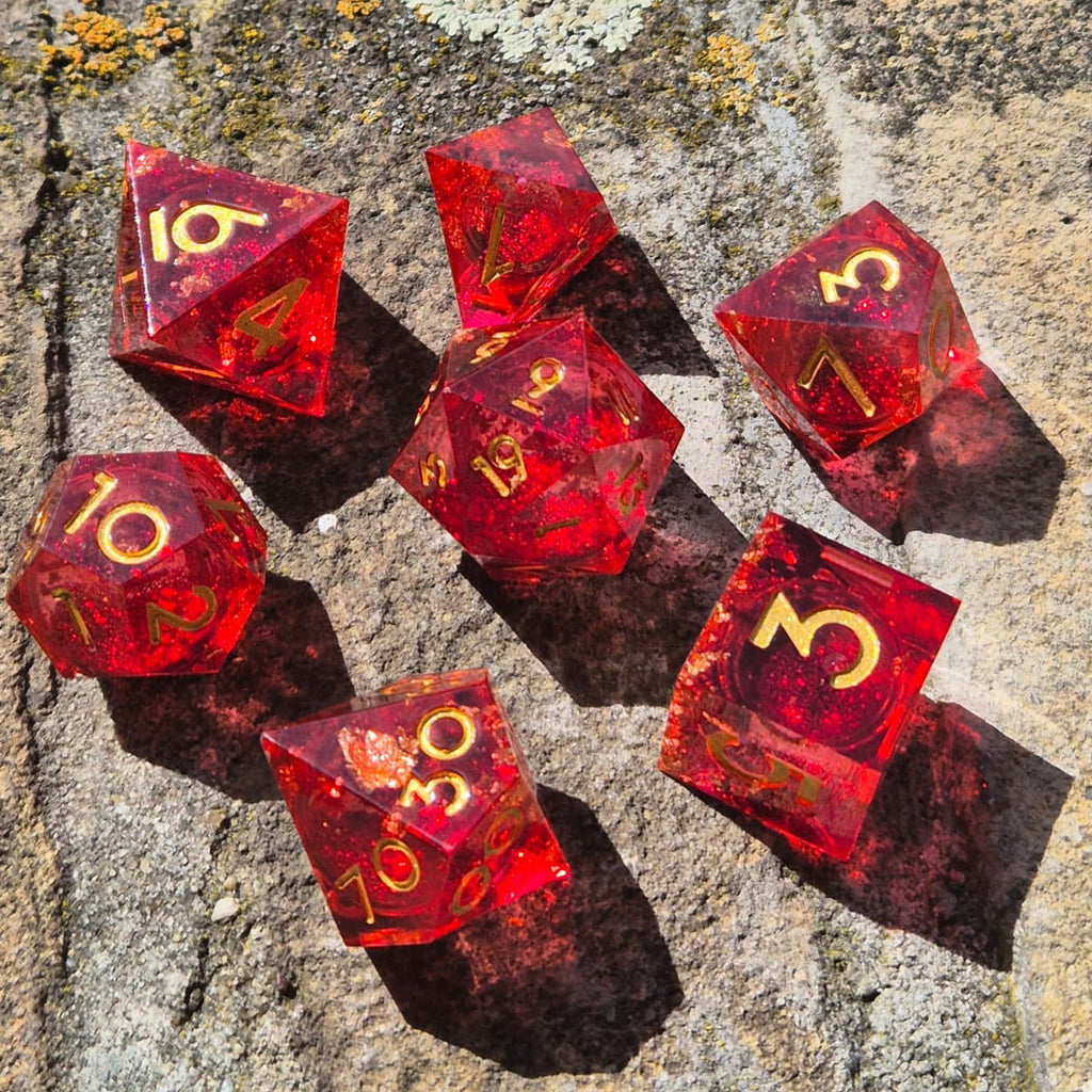 Premium Dice Red Ember – Sharp Edge Dobbelstenenset