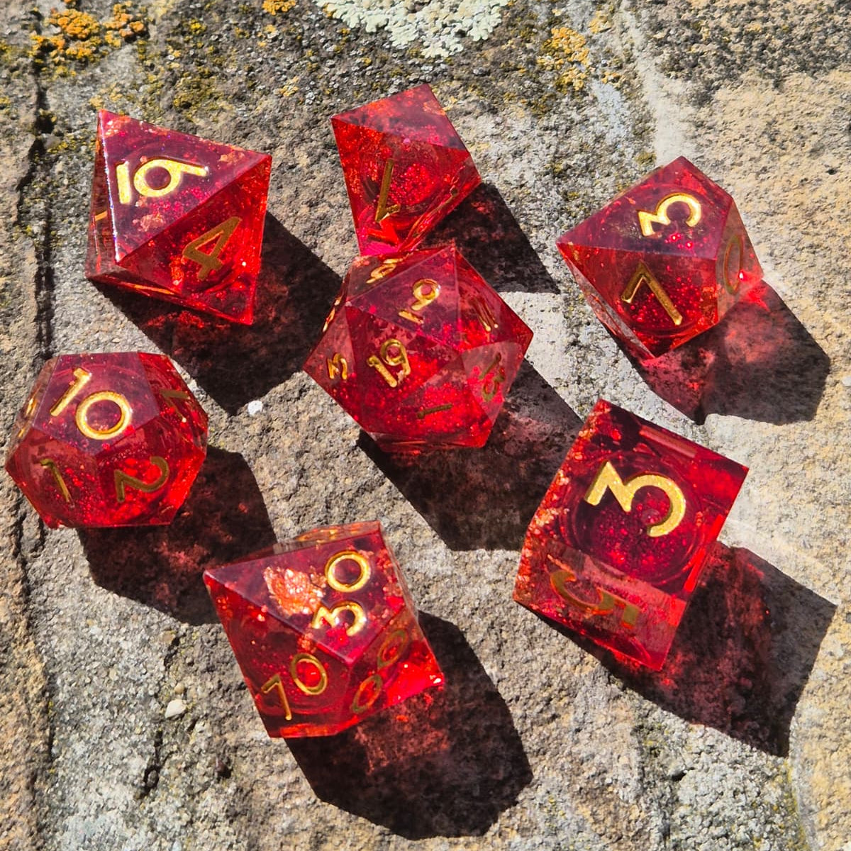 Premium Dice Red Ember – Sharp Edge Dobbelstenenset