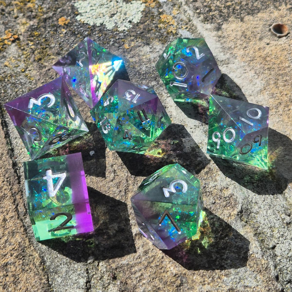 Premium Dice Aurora Veil – Sharp Edge Dobbelstenenset