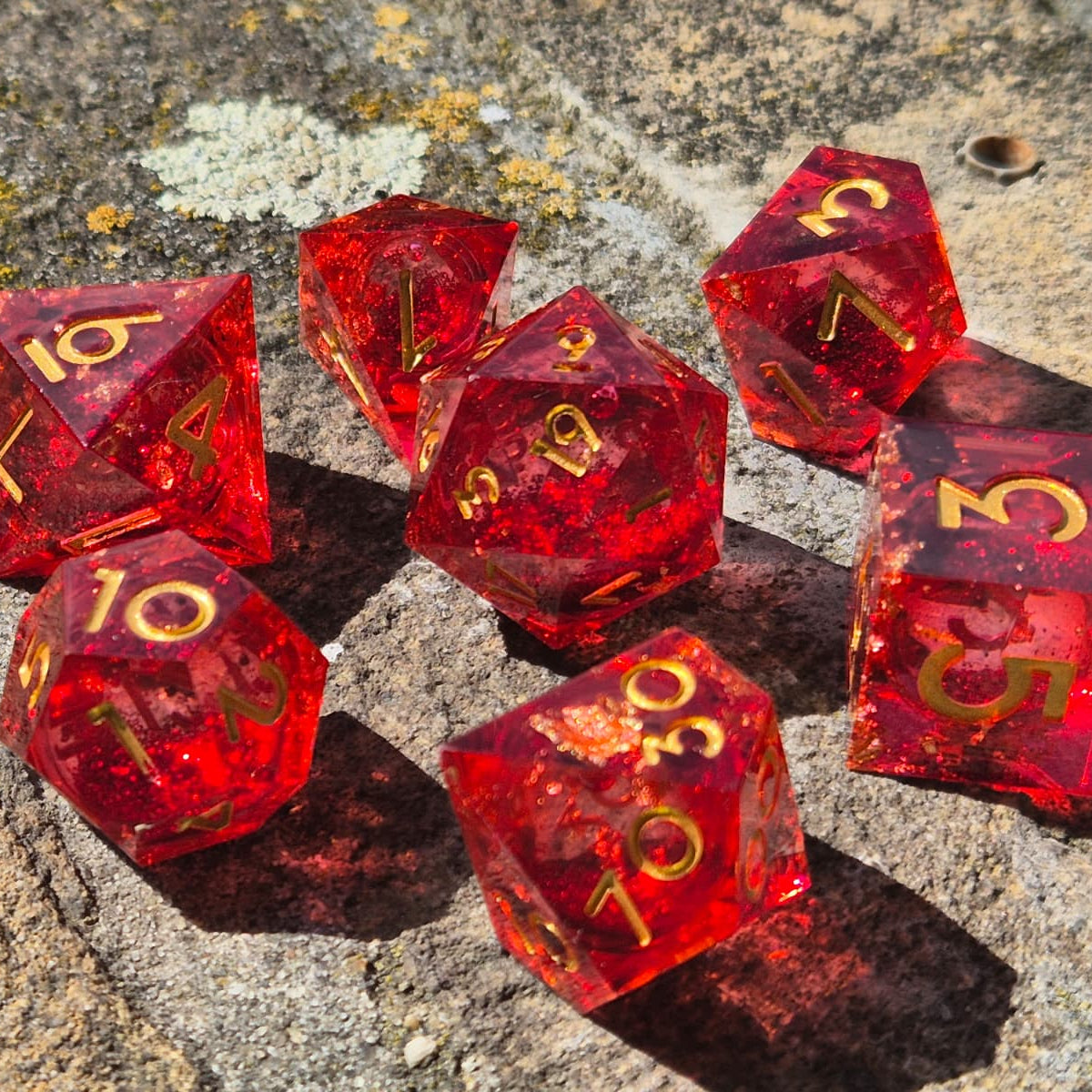 Premium Dice Red Ember – Sharp Edge Dobbelstenenset