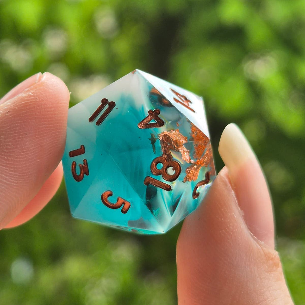 Premium Dice Verdigris – Sharp Edge Dobbelstenenset