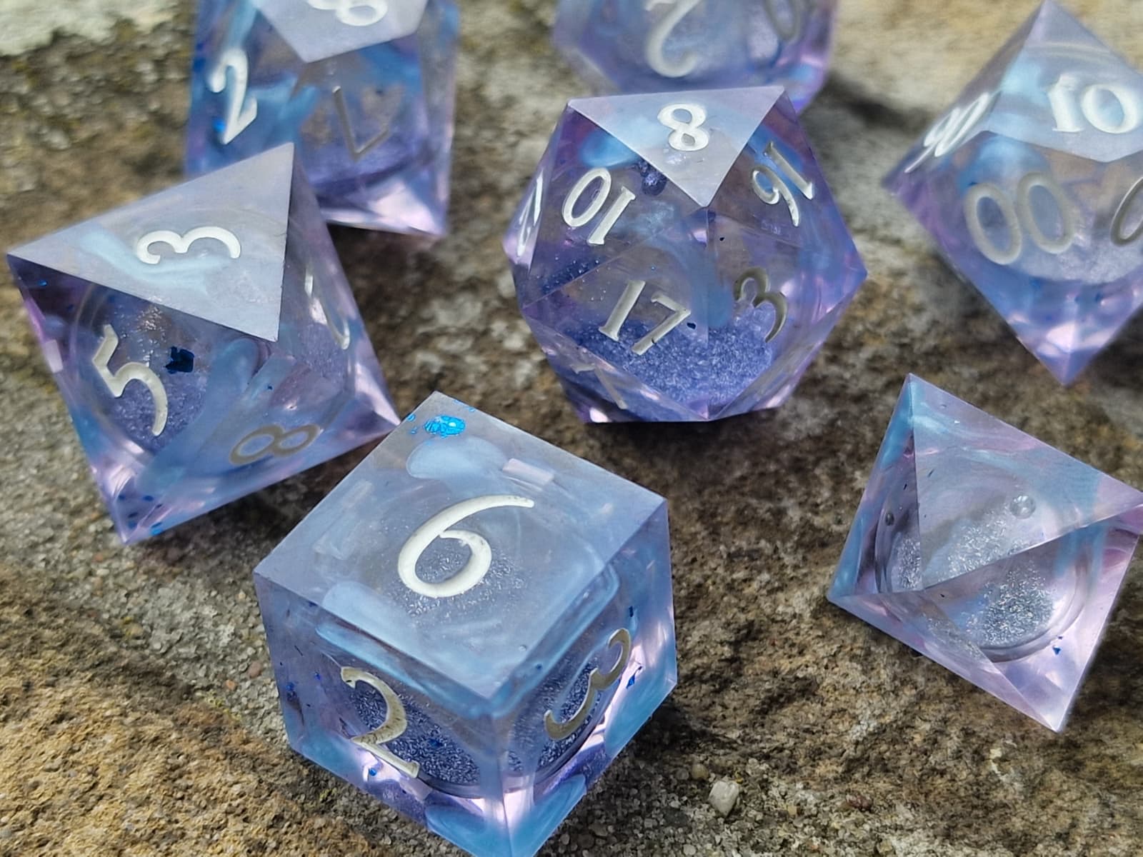 Premium Dice Blue Lavender – Liquid Core Dobbelstenenset
