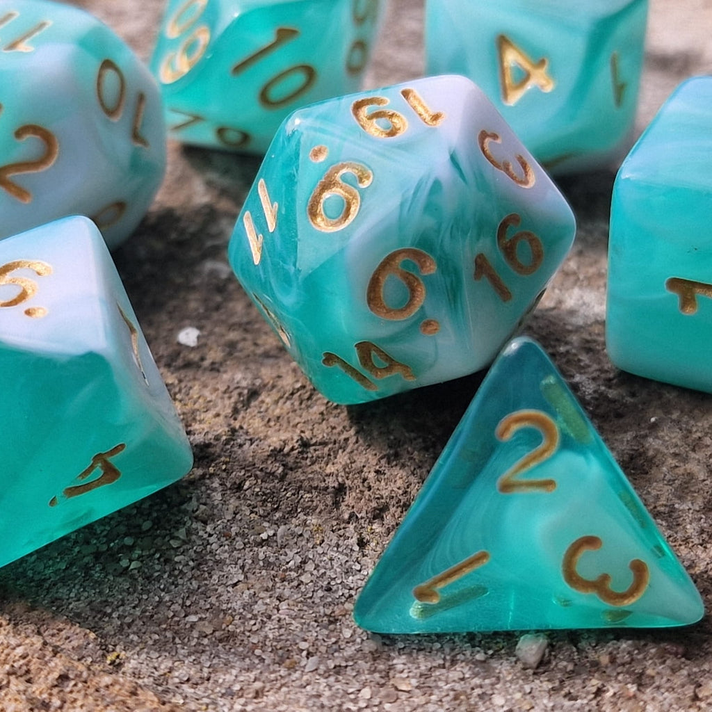 D&D Dobbelstenenset – Teal/Wit Marmer met Goud