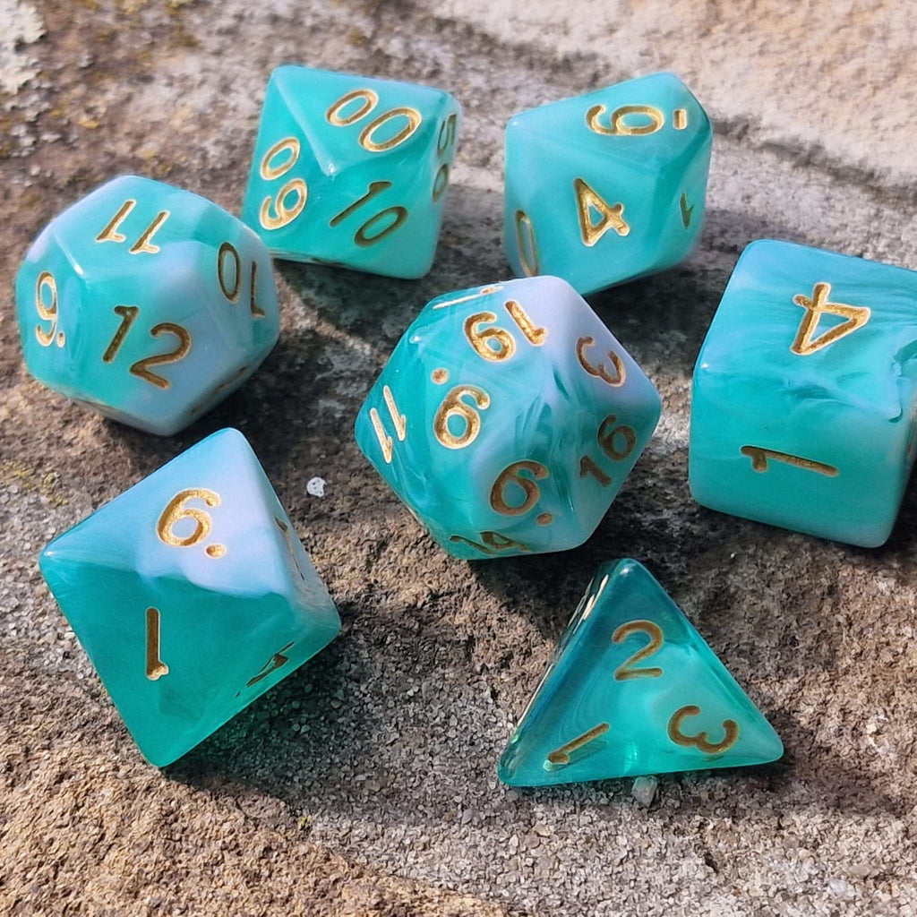 D&D Dobbelstenenset – Teal/Wit Marmer met Goud