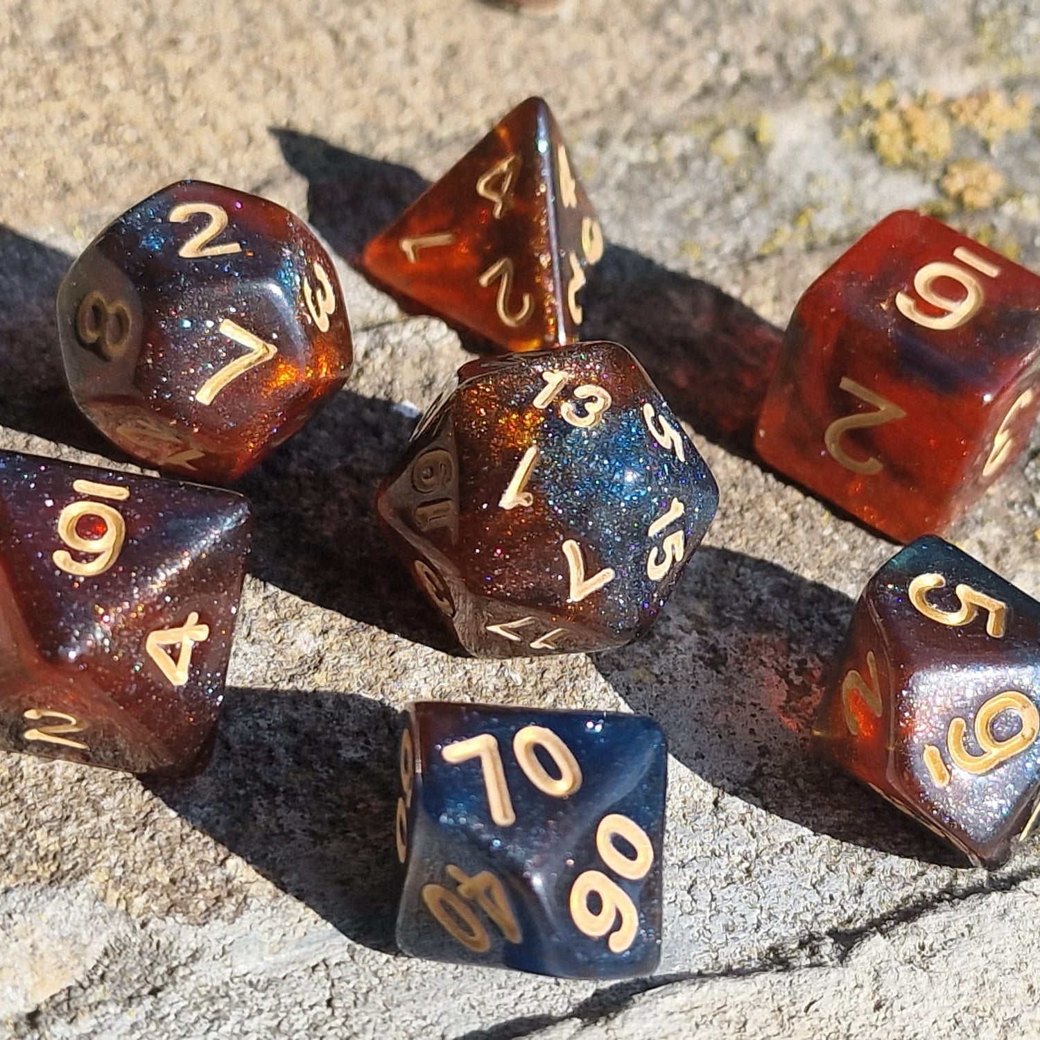 D&D Dobbelstenenset – Rood-Blauw Galaxy met Goud
