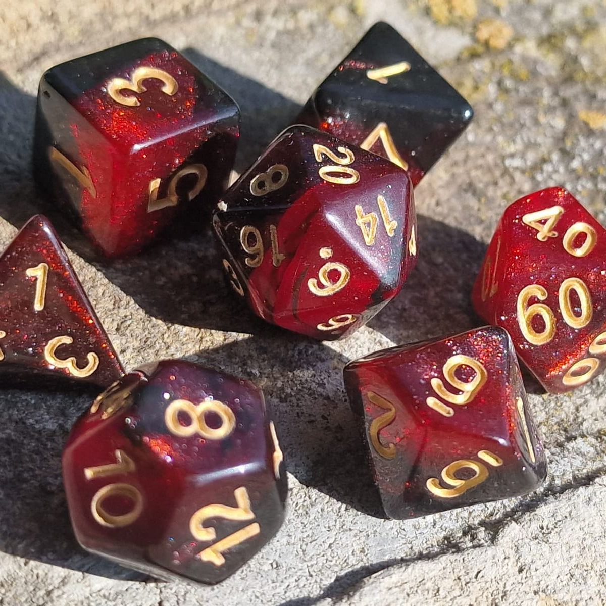 D&D Dobbelstenenset – Zwart-Rood met Goud