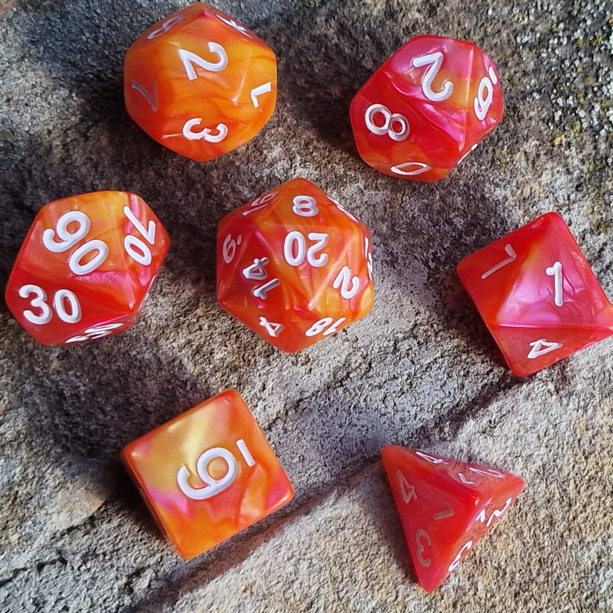 D&D Dobbelstenenset – Rood-Oranje Marmer met Wit