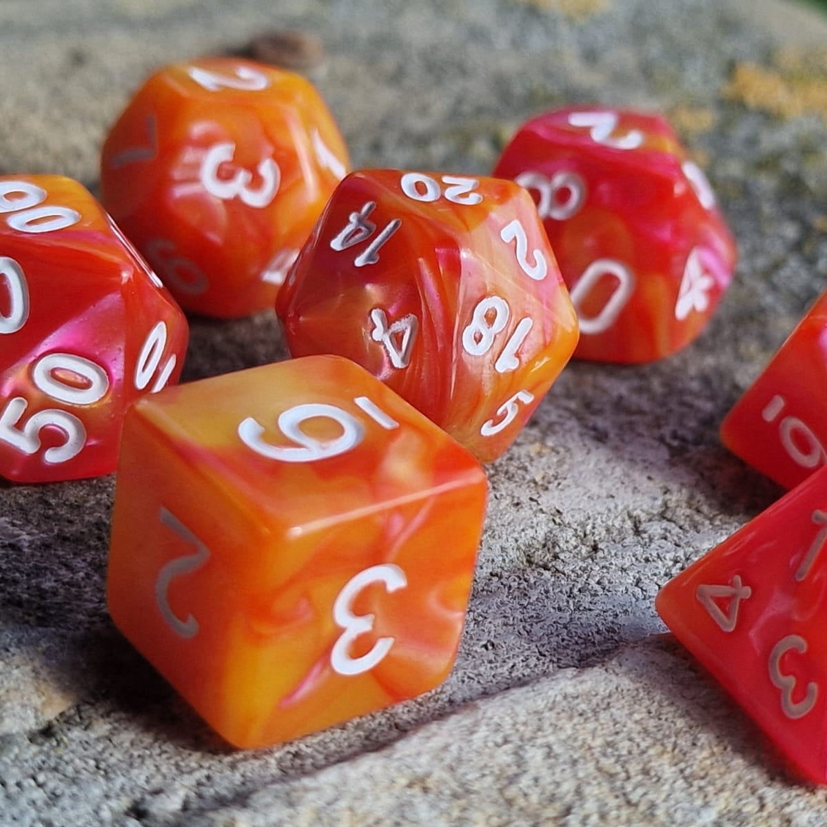 D&D Dobbelstenenset – Rood-Oranje Marmer met Wit