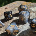 D&D Dobbelstenenset – Zwart-Grijs Marmer met Goud
