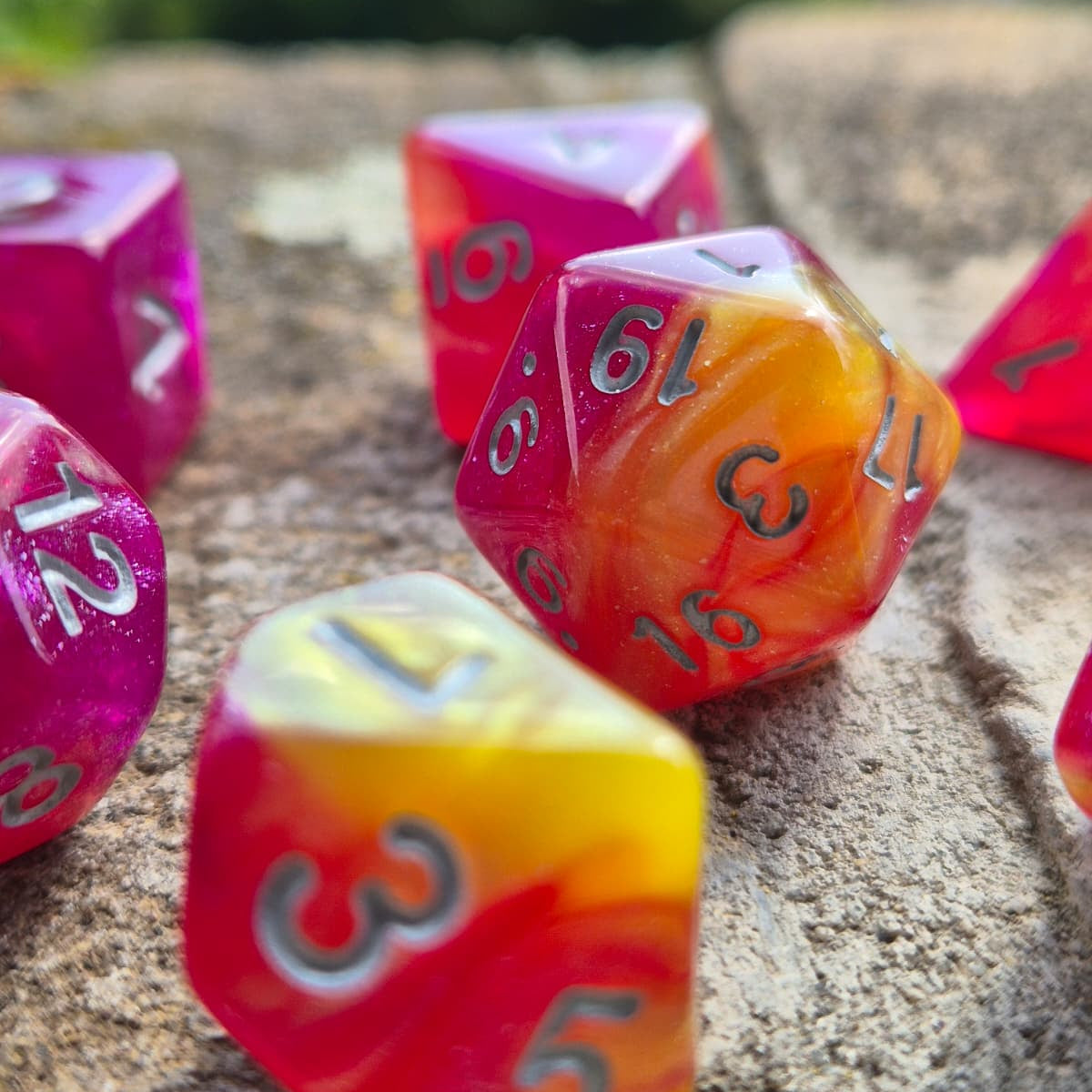 D&D Dobbelstenenset – Roze-Oranje Zonsondergang met Zilver