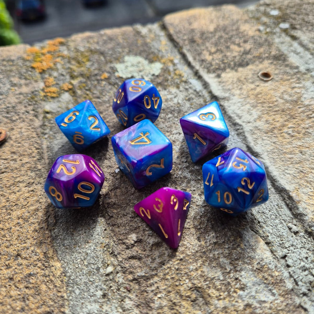 D&D Dobbelstenenset – Blauw-Paars Tweekleurig met Goud
