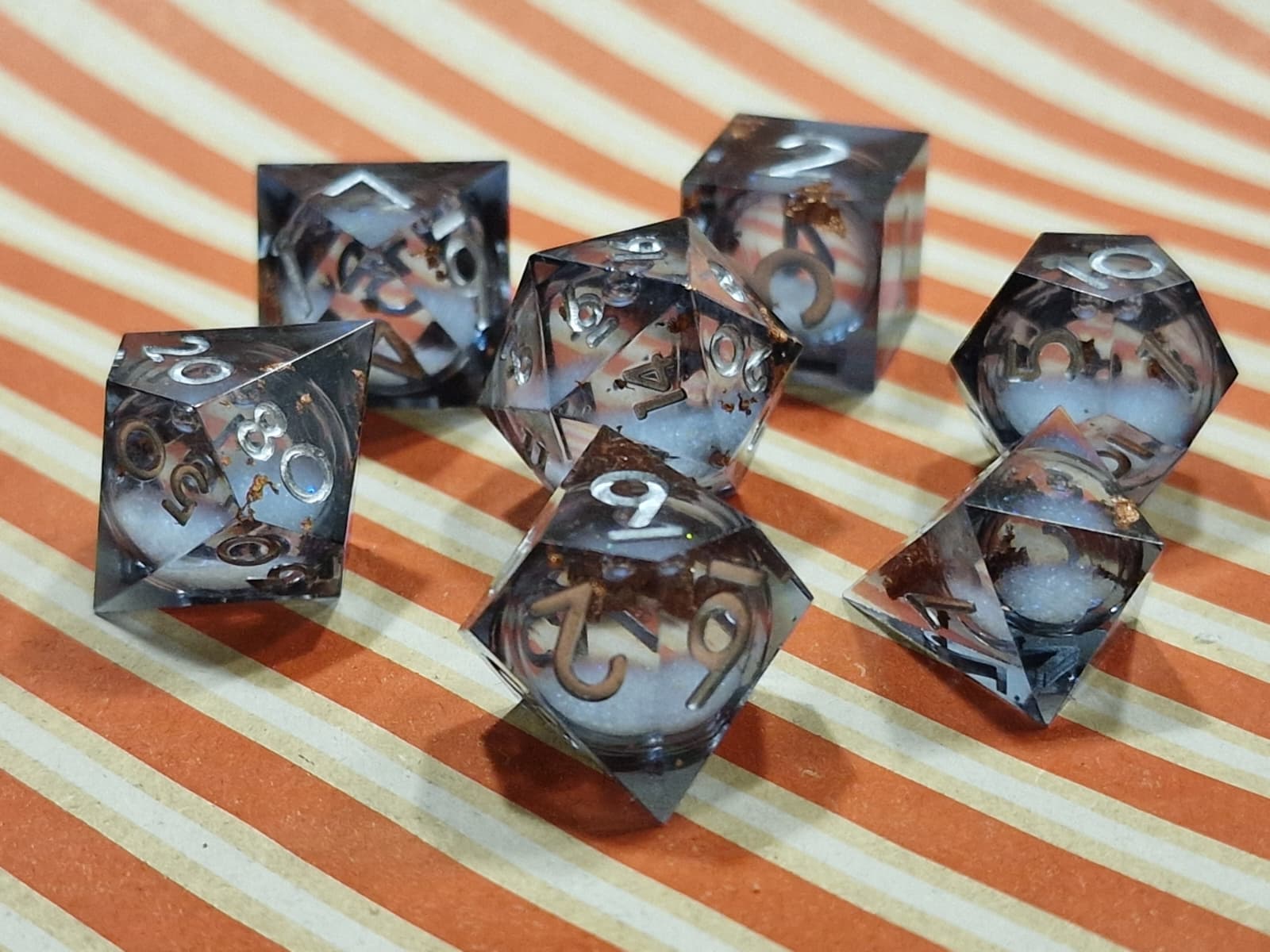 Premium Dice – Liquid Core met Witte Glitters & Copper Flakes