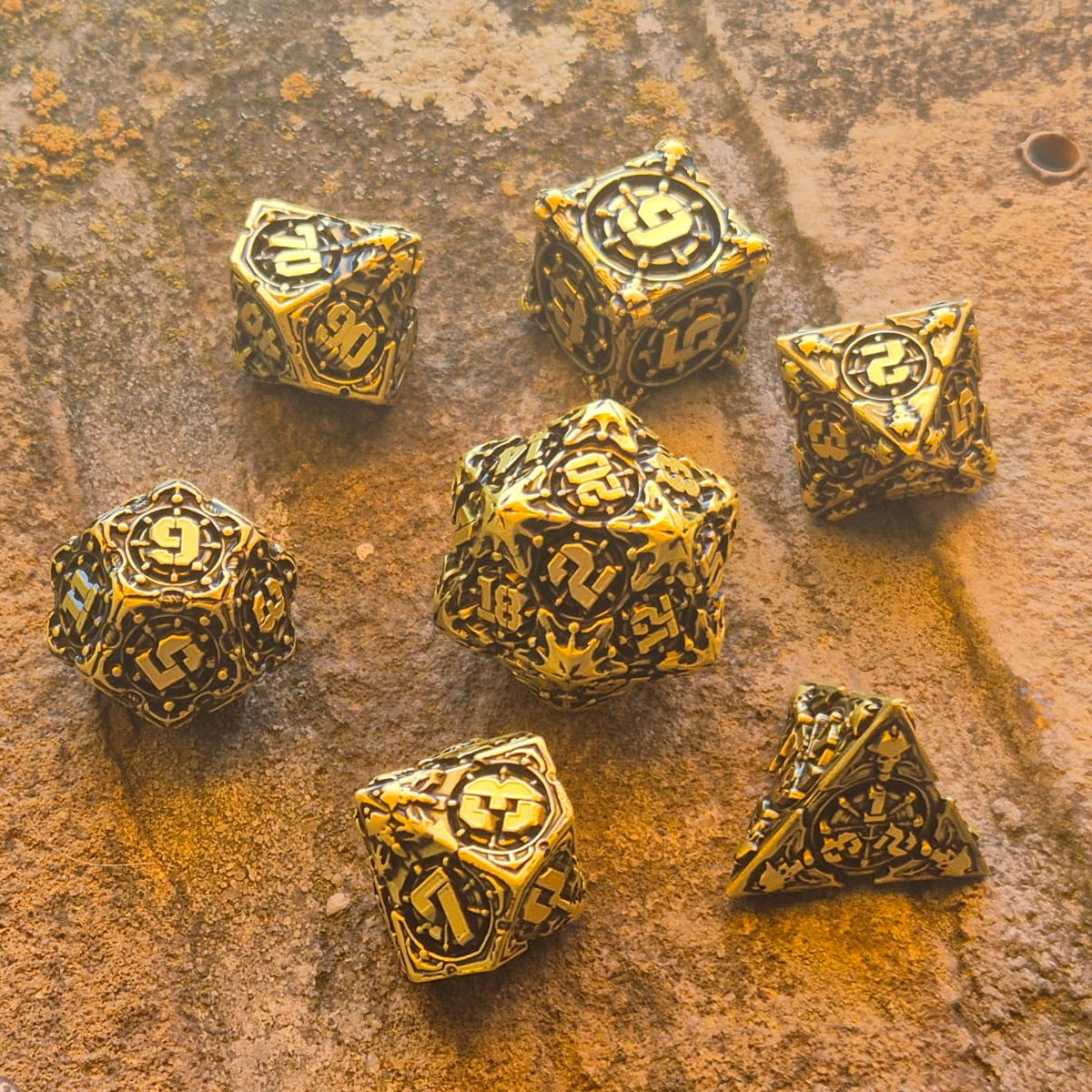 Premium Dice Gilded Shadow – Metalen Dobbelstenenset