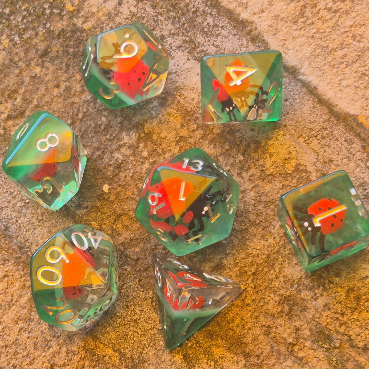 Crit Critters: Bug-nificent Rolls – Lieveheersbeestjes Dobbelstenenset
